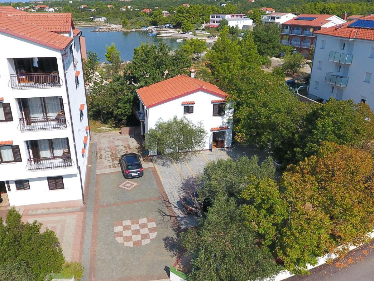 Bed and Breakfast Pansion Croatia Стариград-Паклениця Екстер'єр фото