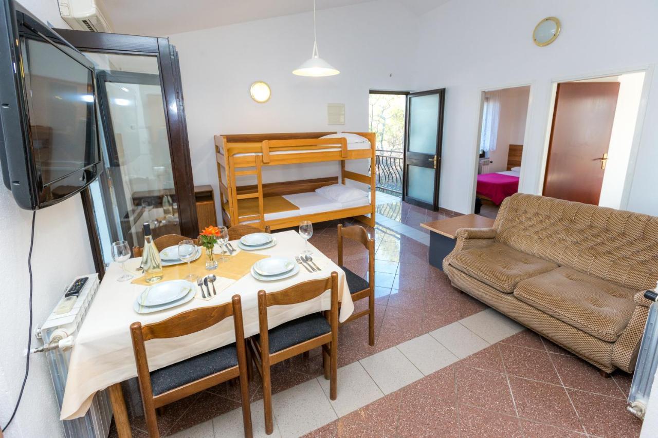 Bed and Breakfast Pansion Croatia Стариград-Паклениця Екстер'єр фото