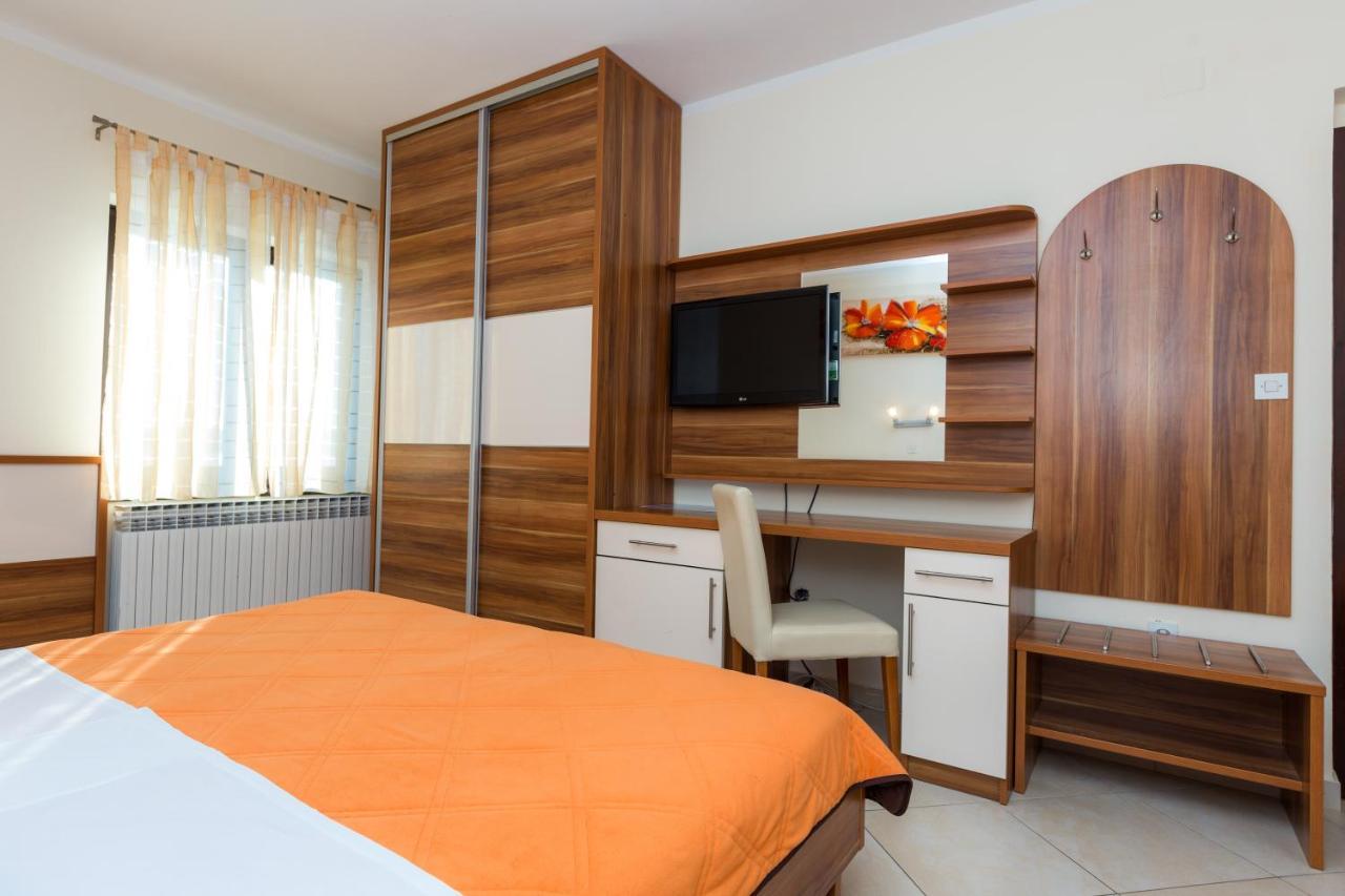 Bed and Breakfast Pansion Croatia Стариград-Паклениця Екстер'єр фото