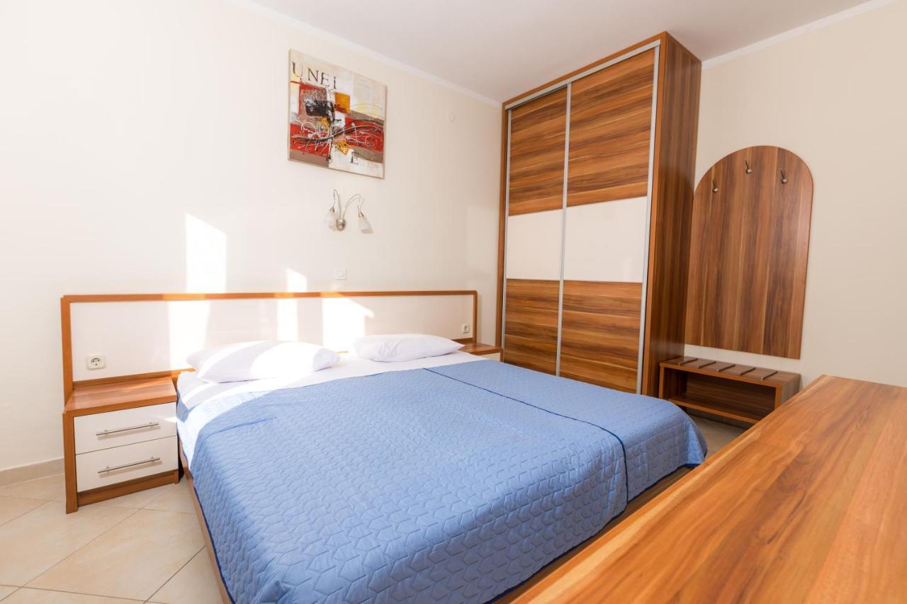 Bed and Breakfast Pansion Croatia Стариград-Паклениця Екстер'єр фото