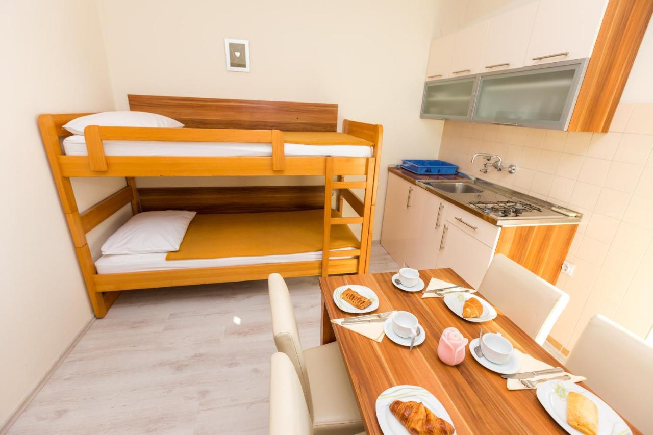 Bed and Breakfast Pansion Croatia Стариград-Паклениця Екстер'єр фото